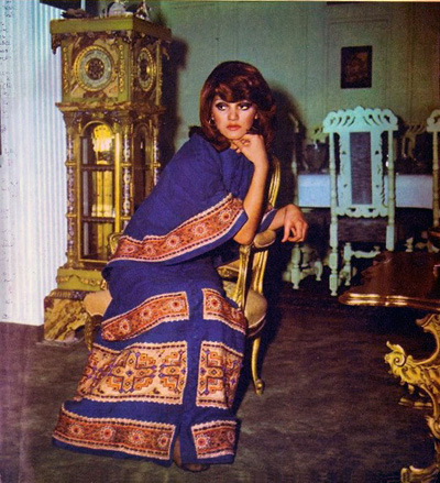 Model Shohreh Aghdashloo wearing the Ghalamkar fabric