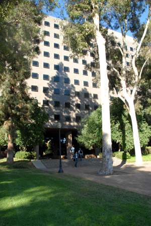 Bunche Hall - UCLA (November 15, 2006) - by QH