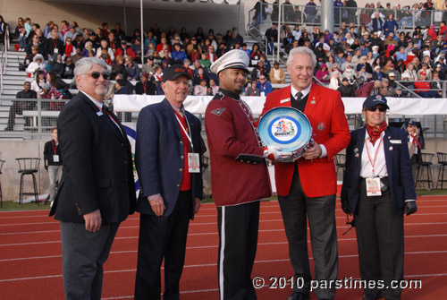 President of the tournament Jeffrey L. Throop, Remo, Director of band of North Carolina Central University (December 30, 2010) - by QH