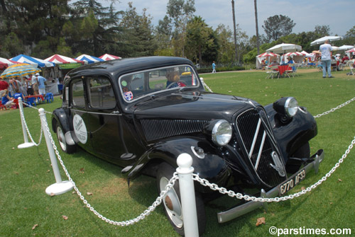 Black Classic Car - Los Angeles (July 16, 2006) - by QH