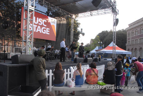 live music, USC Stage (April 21, 2012) - by QH