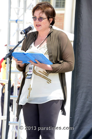Julia Sweeney, Author of 'If It's Not One Thing, It's Your Mother' - LA Times Book Fair - USC (April 20, 2013) - by QH