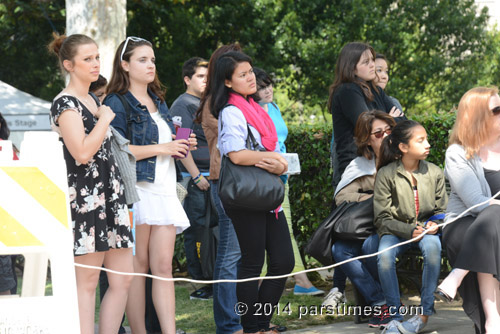 People listening to Mayim Bialik - USC (April 13, 2014) - by QH