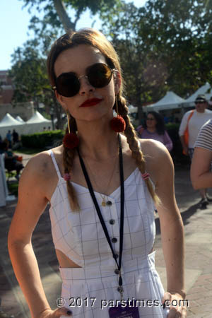 Kelly Oxford - USC (April 22, 2017) - by QH