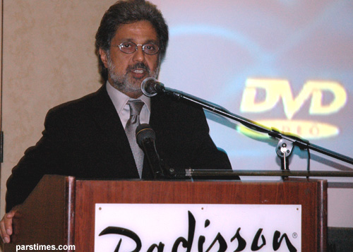 Dariush Eghbali honored by SHARE  - Los Angeles (October 18, 2005)