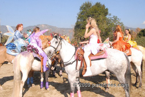 Giddy Up Gals Equestrian Drill Team - Burbank (December 29, 2009) - by QH