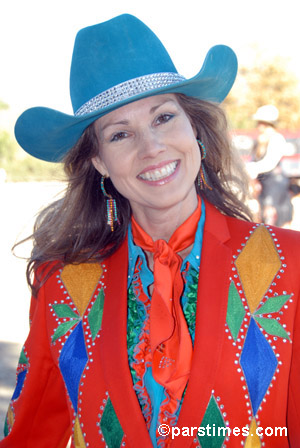 Julee Brady of Cowgirls Historical Foundation - Equestfest, Burbank  (December 29, 2006) - by QH