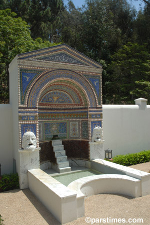 A replica of an ancient fountain from the House of the Large Fountain in Pompeii - The Getty Villa, Malibu (July 31, 2006) - by QH