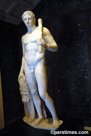Sculpture of  Hercules - Malibu (July 31, 2006) - by QH