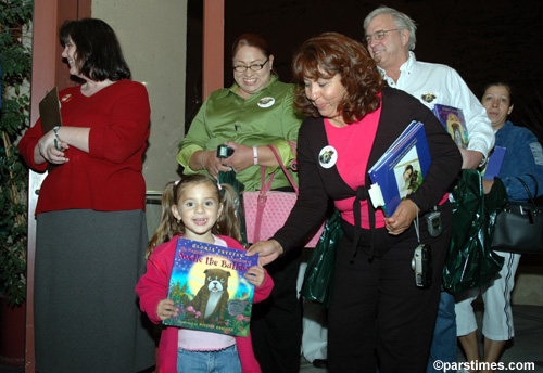 Gloria Estefan book signing  at Vroman's in Pasadena, October 27, 2005 - by QH
