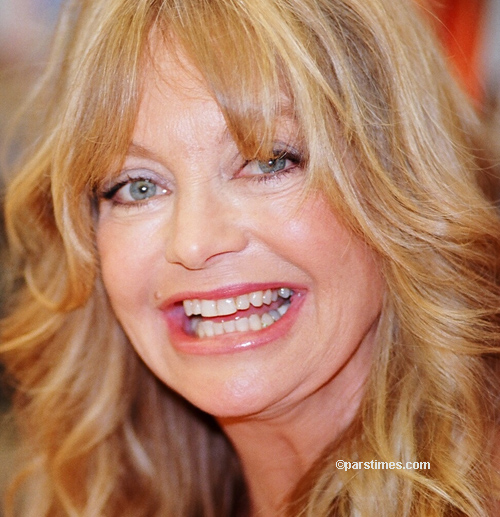 Goldie Hawn signing in Beverly Hills, May 13, 2005 - by QH