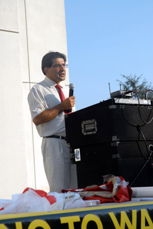 Dr. Mehrdad  Darvishpour - Westwood (July 16, 2006) - by QH