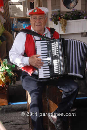 Accordion Player Norman Panto (September 25, 2011) - by QH