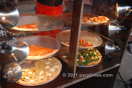 Pizza  (September 25, 2011) - by QH