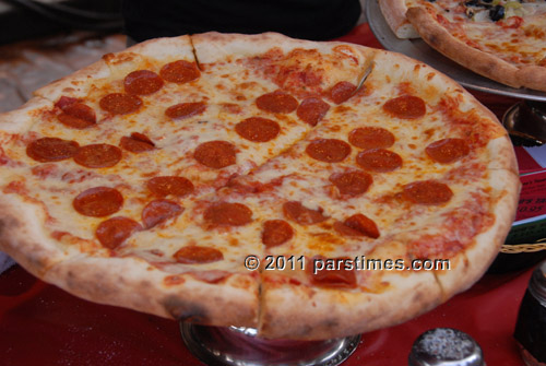 Pizza (September 25, 2011) - by QH