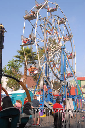 Ferris Wheel (September 25, 2011) - by QH