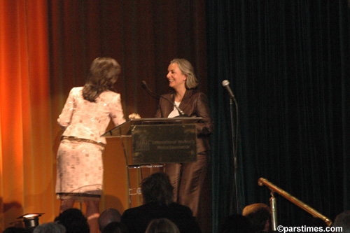 Julie Chen congratulates Anja Niedringhaus - by QH, November 2, 2005
