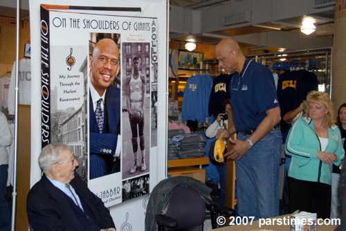 Kareem Abdul-Jabbar & John Wooden - UCLA (February 24, 2007)- by QH