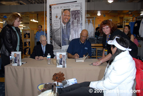 Kareem Abdul-Jabbar & John Wooden Booksigning - UCLA (February 24, 2007)- by QH