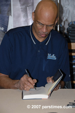 Kareem Abdul-Jabbar - UCLA (February 24, 2007)- by QH
