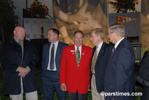 Steve Emtman, Jeff Van Raaphorst, Paul Holman (President of 2007 Tournament of Roses), Roger and Scott Samuelsen  - Pasadena (December 31, 2006) - by QH