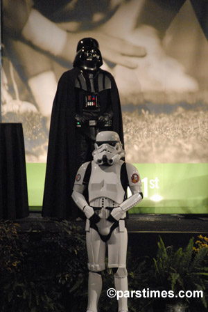 Darth Vader & Stormtrooper (Star Wars) - Pasadena (December 31, 2006) - by QH