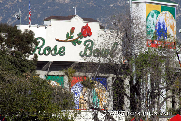 Rose Bowl - Pasadena (December 31, 2007) - by QH