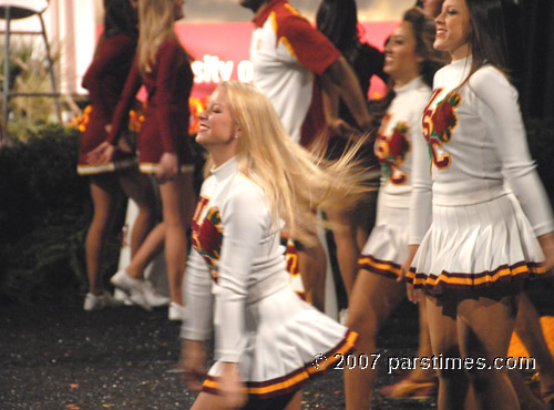 USC Cheerleaders (December 31, 2007) - by QH