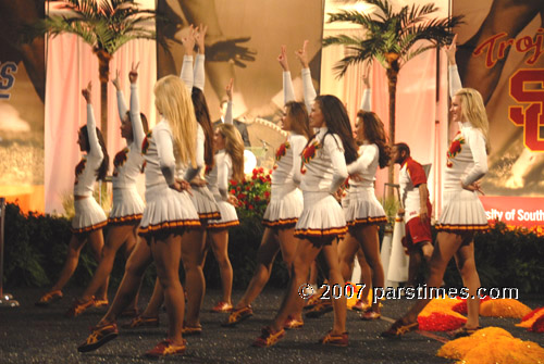 USC Cheerleaders (December 31, 2007) - by QH