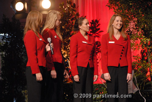 Rose Princesses asking football players questions - Pasadena (December 31, 2009) - by QH