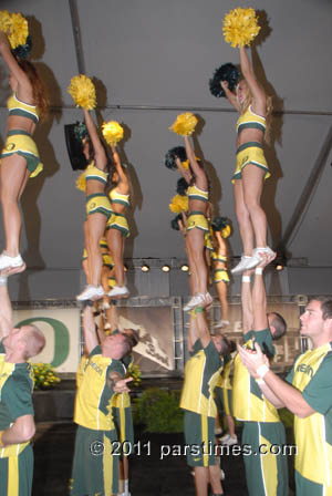 University of Of Oregon Cheerleaders - Pasadena (January 1, 2012)