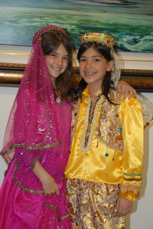 Iranian girls in traditional dress