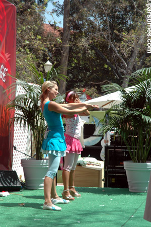 Children's Show - LA Times Bookfair - UCLA (April 30, 2006) - by QH