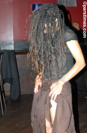 Lisa Bonet dancing (August 30, 2006) - by QH