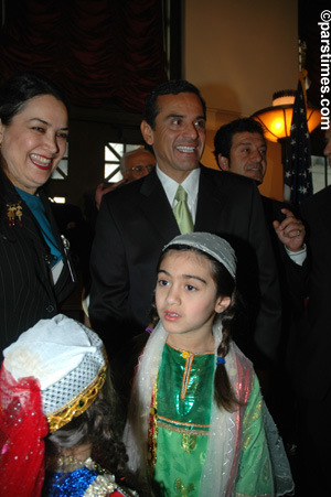 Mayor Antonio Villaraigosa, Maryam Azarbaijani, Iranian-American Children - (March 17, 2006) by QH