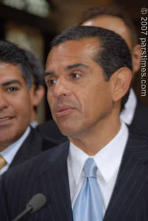 Mayor Antonio Villaraigosa  - LA City Hall (March 16, 2007)- by QH
