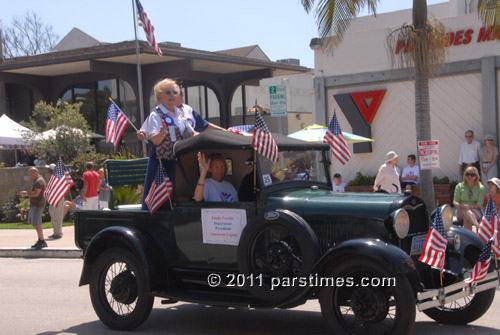 Linda Ferscho (President American Legion) - Pacific Palisades (July 4, 2011) - By QH