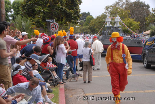 Clown marching on the parade - Pacific Palisades (July 4, 2012) - By QH