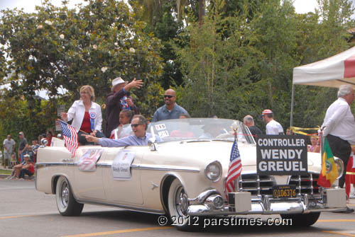 Los Angeles City Controller Wendy Greuel - Pacific Palisades (July 4, 2012) - By QH