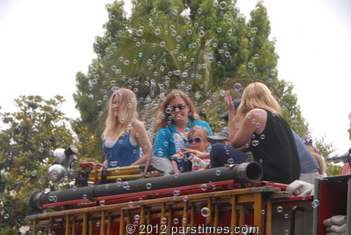People riding a fire truck - Pacific Palisades (July 4, 2012) - By QH