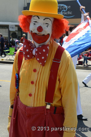 Clown - Pacific Palisades (July 4, 2013) - by QH