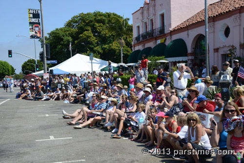 Spectators - Pacific Palisades (July 4, 2013) - by QH