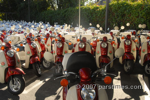 Honda Mopeds used during the parade  - Pasadena (December 31, 2007) - by QH