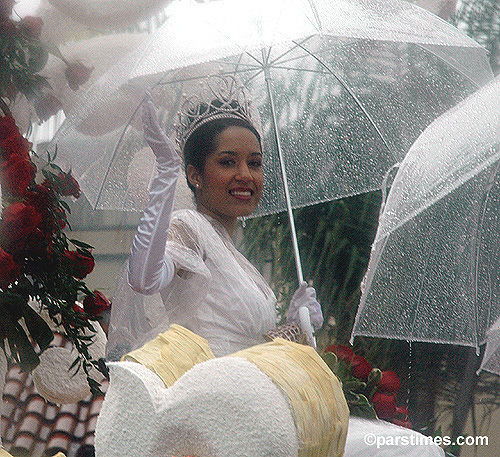 2006 Rose Queen Camille Clark - Rose Parade, Pasadena (January 2, 2006) - by QH