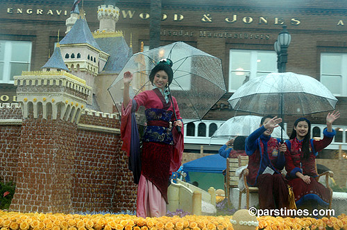 The Disney Float - Rose Parade, Pasadena (January 2, 2006) - by QH