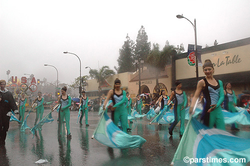 Prospect High School Cheerleaders (Chicago Heights, Illinois) - Rose Parade, Pasadena (January 2, 2006) - by QH