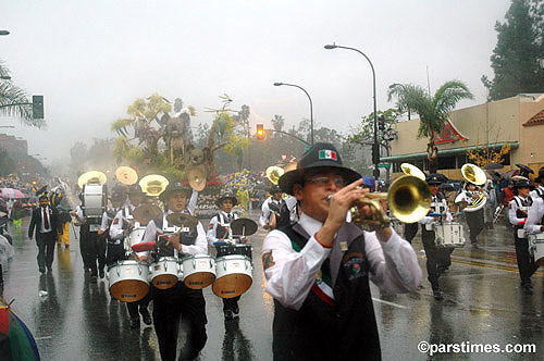 Banda de Musica de La Escuela Secundaria 22 (Sonora, Mexico) - Rose Parade, Pasadena (January 2, 2006) - by QH