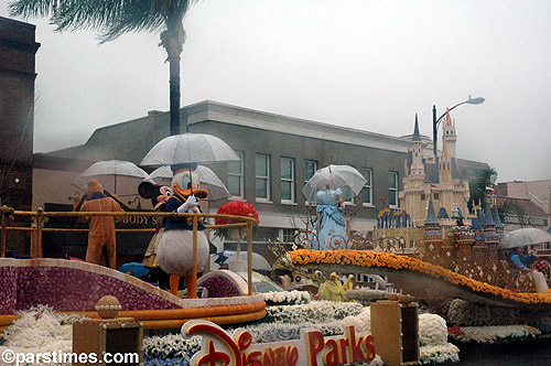 The Disney Float - Rose Parade, Pasadena (January 2, 2006) - by QH
