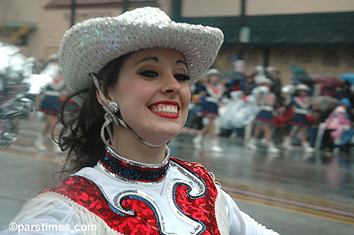 Allen High School Cheerleader (Texas) - Rose Parade, Pasadena (January 2, 2006) - by QH