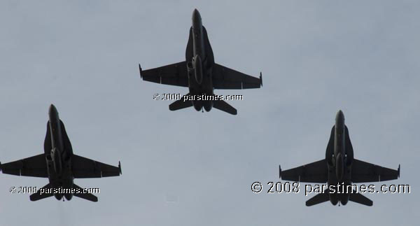 Squad of Blue Angels in their  F-18 fighters- Pasadena (January 1, 2008) - by QH